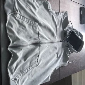 Mens Under Armour sleeveless sweatshirt